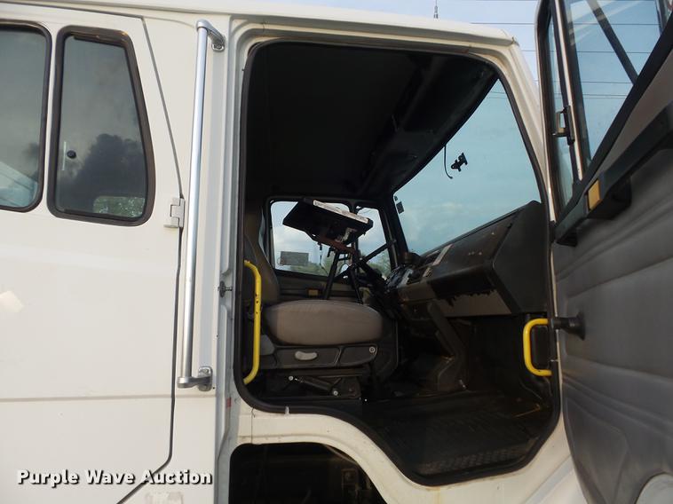 image for item DC7312 1999 Freightliner FL70 Crew Cab box truck