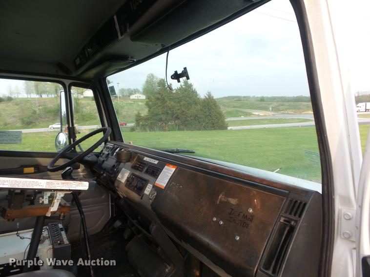 image for item DC7312 1999 Freightliner FL70 Crew Cab box truck