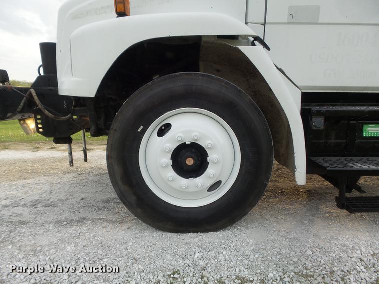image for item DC7312 1999 Freightliner FL70 Crew Cab box truck