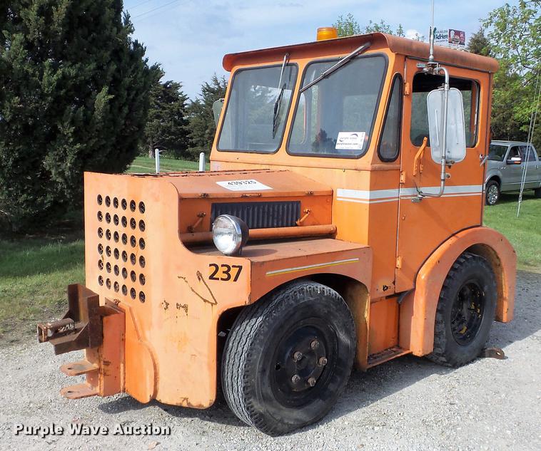 image for item DC7314 United Tractor SM80 Shop Mule aircraft tug