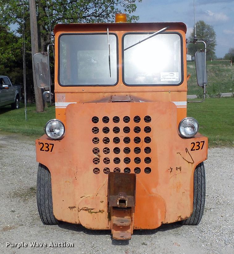 image for item DC7314 United Tractor SM80 Shop Mule aircraft tug