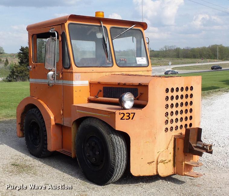 image for item DC7314 United Tractor SM80 Shop Mule aircraft tug