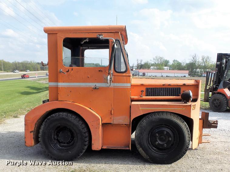 image for item DC7314 United Tractor SM80 Shop Mule aircraft tug