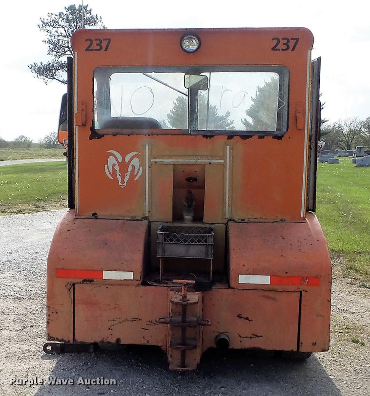 image for item DC7314 United Tractor SM80 Shop Mule aircraft tug