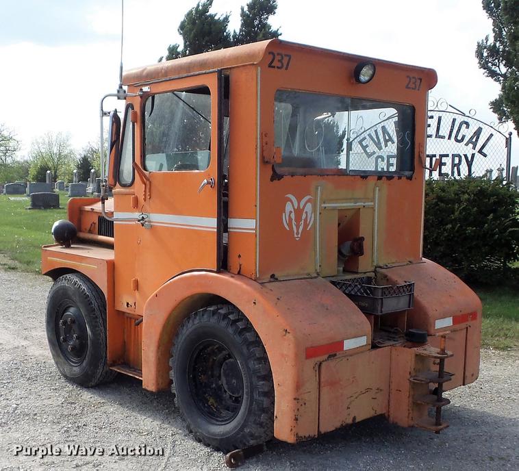 image for item DC7314 United Tractor SM80 Shop Mule aircraft tug