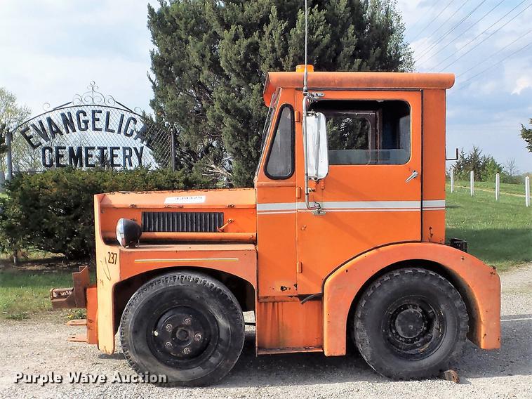image for item DC7314 United Tractor SM80 Shop Mule aircraft tug