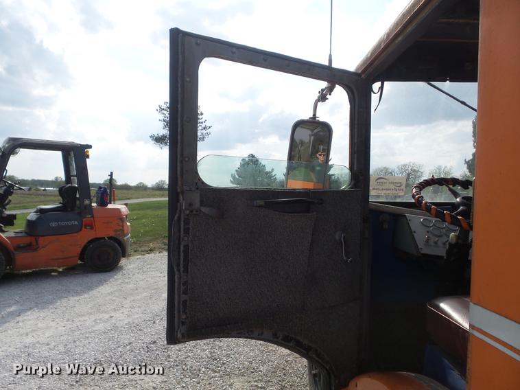 image for item DC7314 United Tractor SM80 Shop Mule aircraft tug