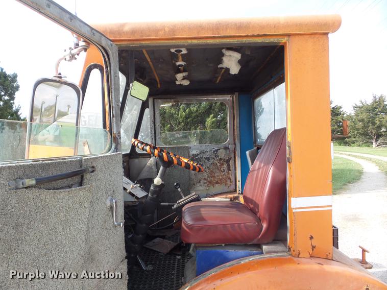 image for item DC7314 United Tractor SM80 Shop Mule aircraft tug