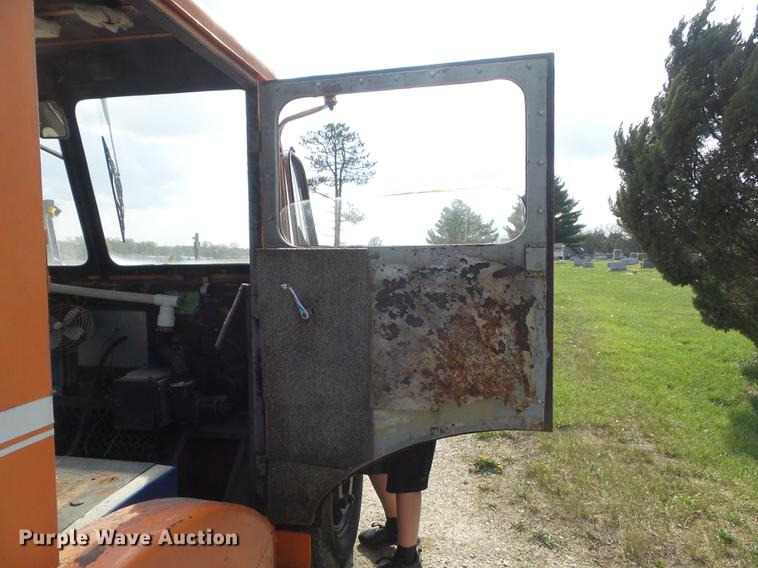 image for item DC7314 United Tractor SM80 Shop Mule aircraft tug