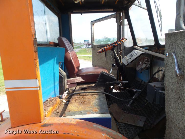 image for item DC7314 United Tractor SM80 Shop Mule aircraft tug