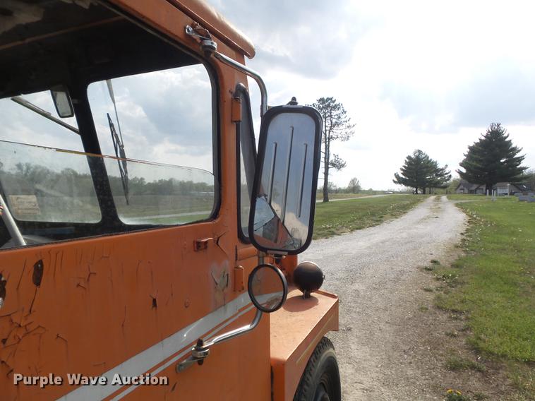 image for item DC7314 United Tractor SM80 Shop Mule aircraft tug