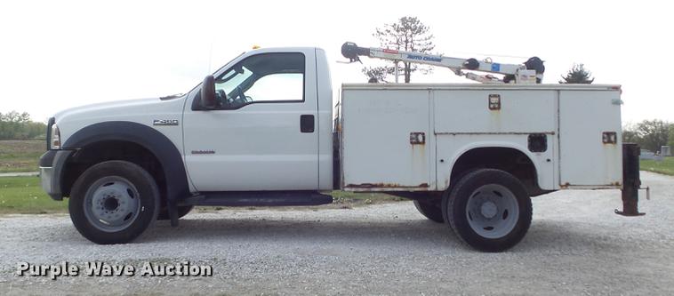 image for item DC7315 2006 Ford F450 Super Duty XL utility truck with crane