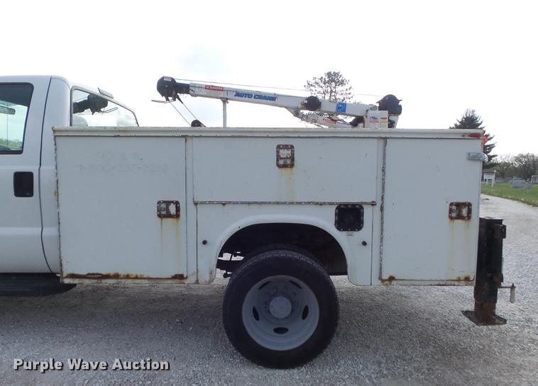 image for item DC7315 2006 Ford F450 Super Duty XL utility truck with crane