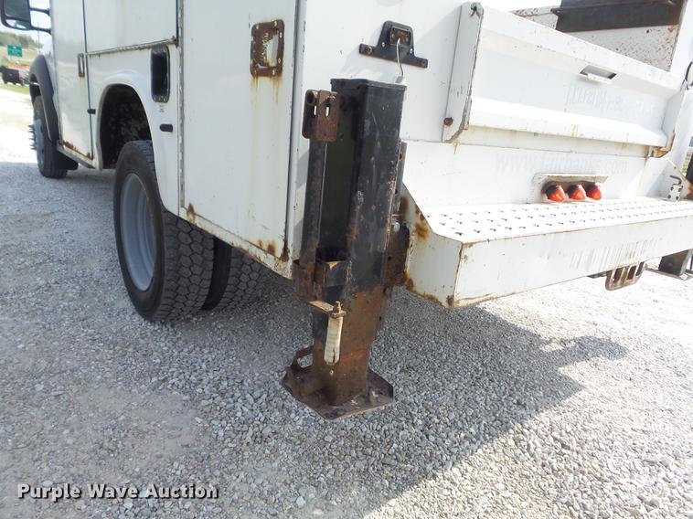 image for item DC7315 2006 Ford F450 Super Duty XL utility truck with crane