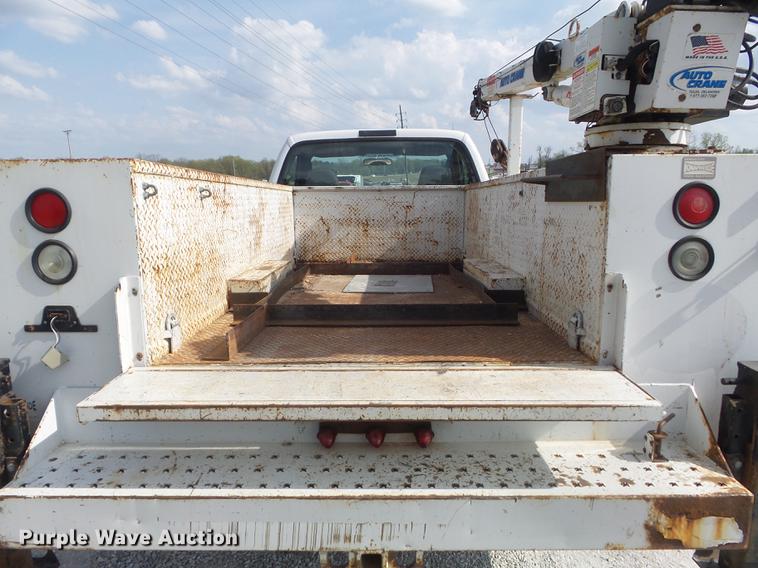 image for item DC7315 2006 Ford F450 Super Duty XL utility truck with crane