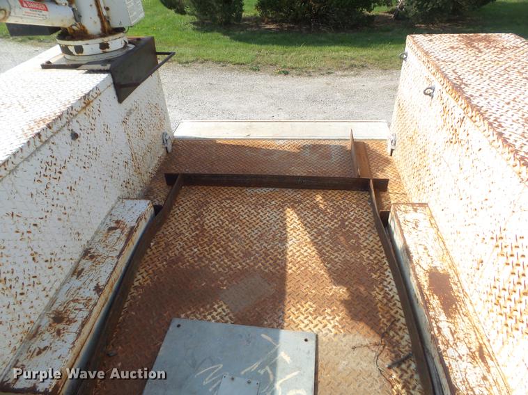 image for item DC7315 2006 Ford F450 Super Duty XL utility truck with crane