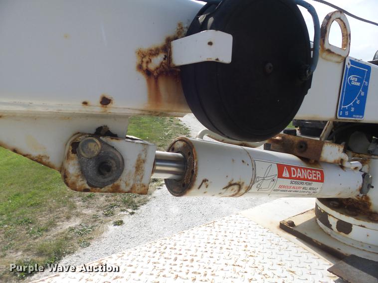 image for item DC7315 2006 Ford F450 Super Duty XL utility truck with crane