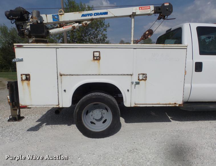 image for item DC7315 2006 Ford F450 Super Duty XL utility truck with crane