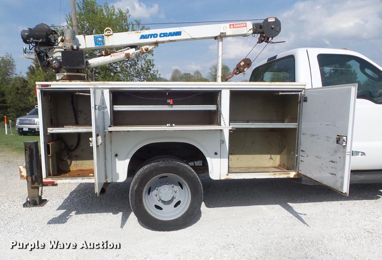 image for item DC7315 2006 Ford F450 Super Duty XL utility truck with crane
