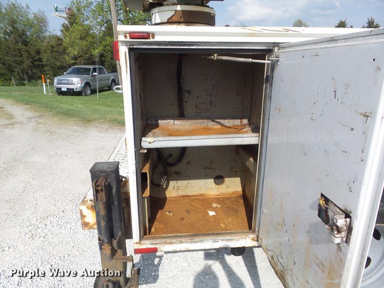 image for item DC7315 2006 Ford F450 Super Duty XL utility truck with crane