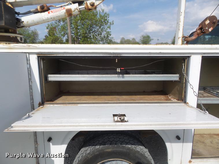 image for item DC7315 2006 Ford F450 Super Duty XL utility truck with crane