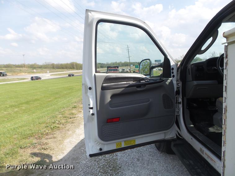 image for item DC7315 2006 Ford F450 Super Duty XL utility truck with crane