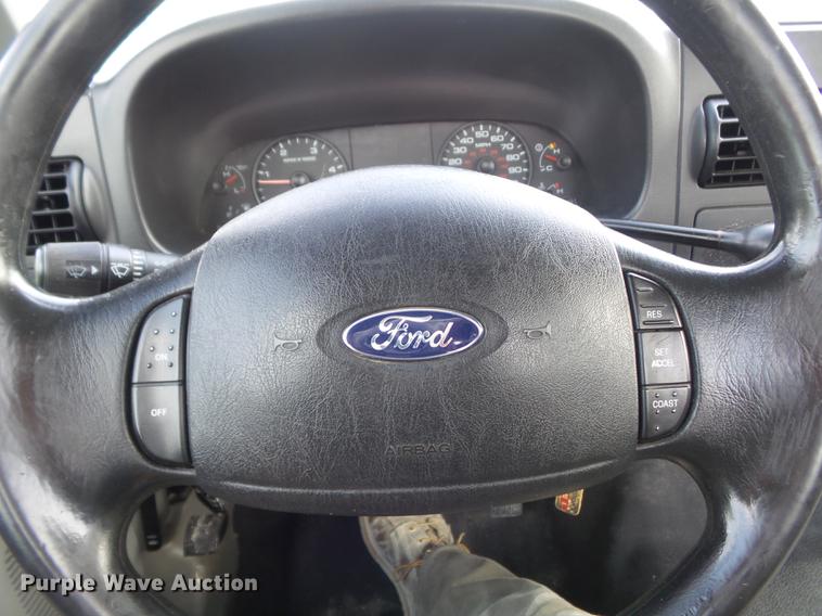 image for item DC7315 2006 Ford F450 Super Duty XL utility truck with crane