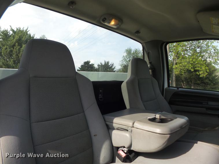 image for item DC7315 2006 Ford F450 Super Duty XL utility truck with crane