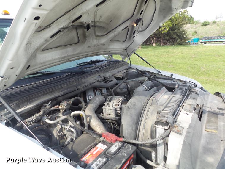 image for item DC7315 2006 Ford F450 Super Duty XL utility truck with crane