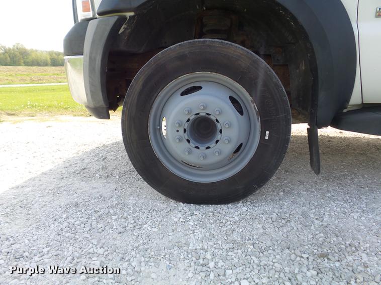 image for item DC7315 2006 Ford F450 Super Duty XL utility truck with crane