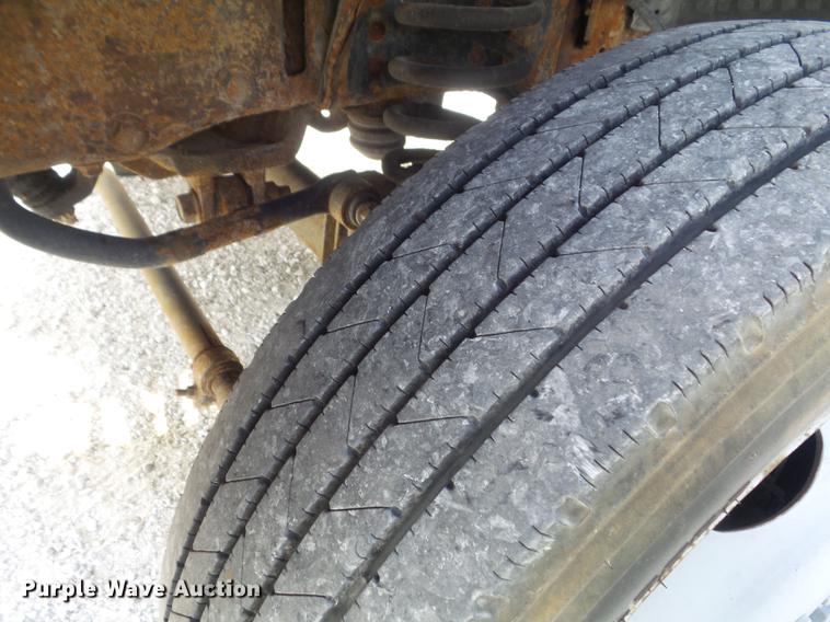 image for item DC7315 2006 Ford F450 Super Duty XL utility truck with crane