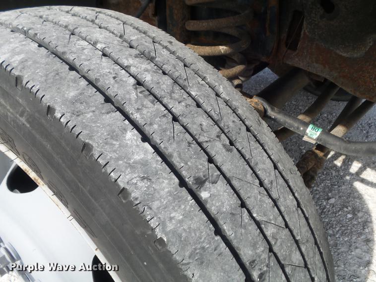 image for item DC7315 2006 Ford F450 Super Duty XL utility truck with crane