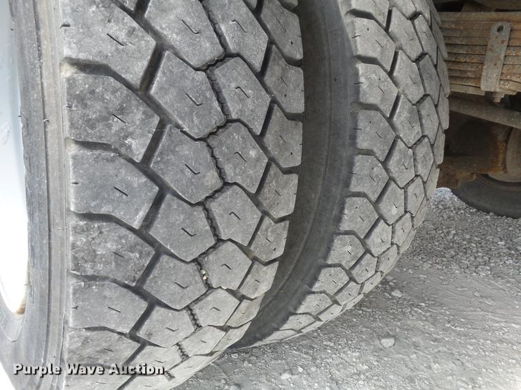 image for item DC7315 2006 Ford F450 Super Duty XL utility truck with crane