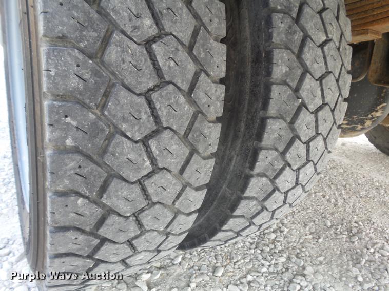 image for item DC7315 2006 Ford F450 Super Duty XL utility truck with crane