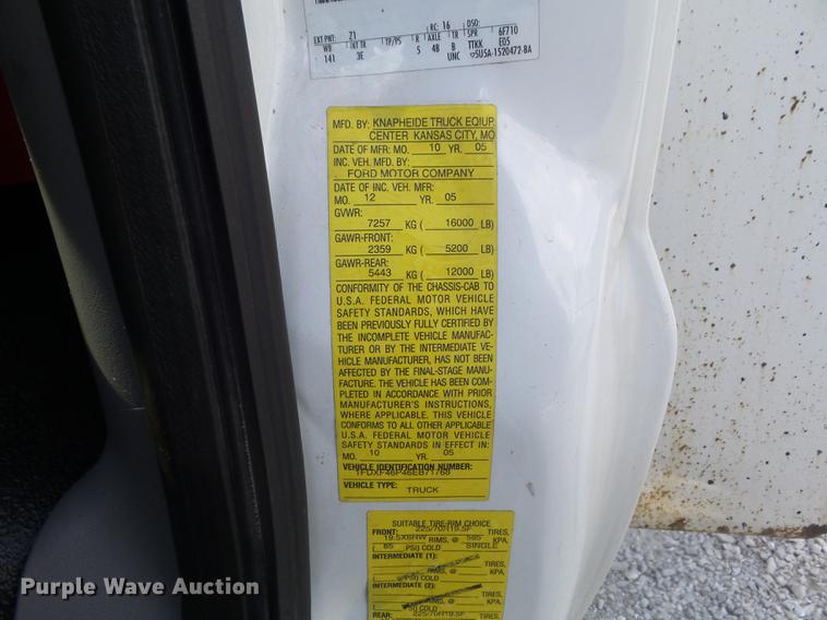 image for item DC7315 2006 Ford F450 Super Duty XL utility truck with crane