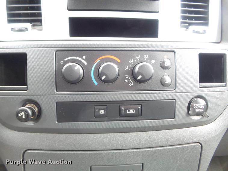 image for item DC7317 2007 Dodge Ram 3500HD SLT Quad Cab pickup truck