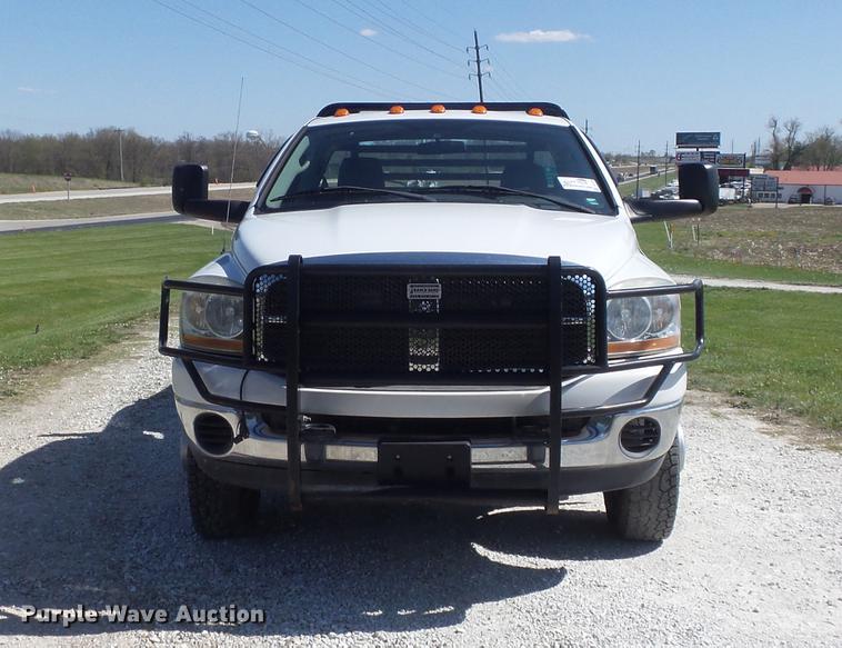image for item DC7323 2006 Dodge Ram 3500 bale bed pickup truck