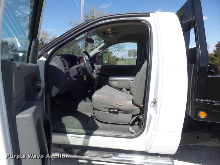 image for item DC7323 2006 Dodge Ram 3500 bale bed pickup truck