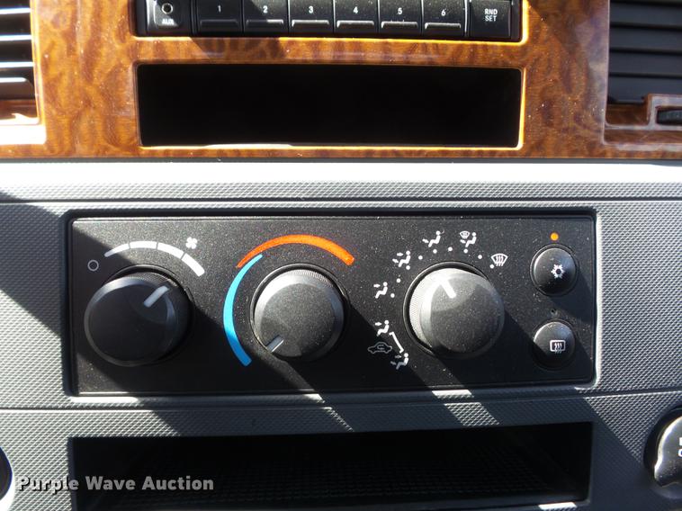 image for item DC7323 2006 Dodge Ram 3500 bale bed pickup truck