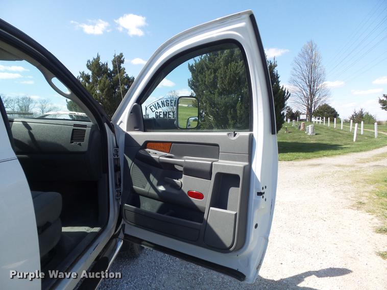 image for item DC7323 2006 Dodge Ram 3500 bale bed pickup truck