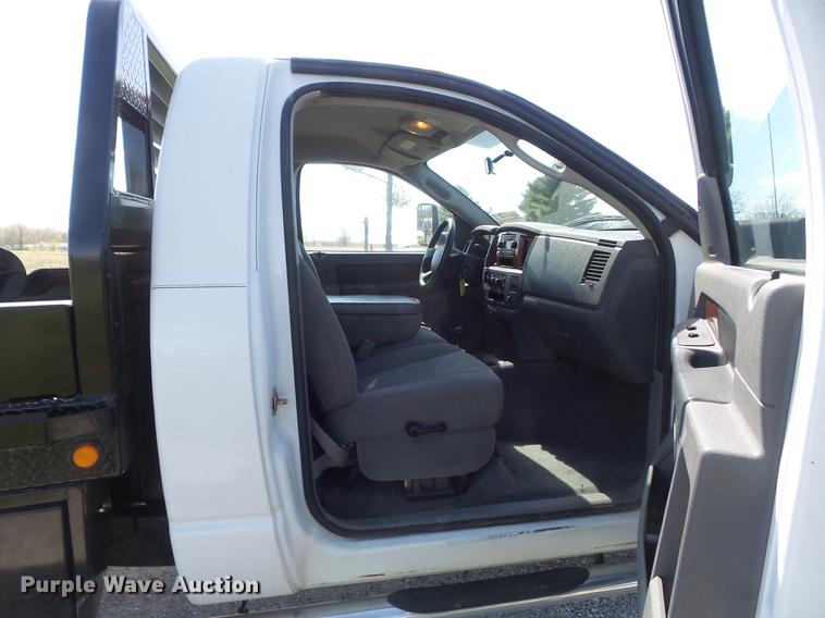 image for item DC7323 2006 Dodge Ram 3500 bale bed pickup truck