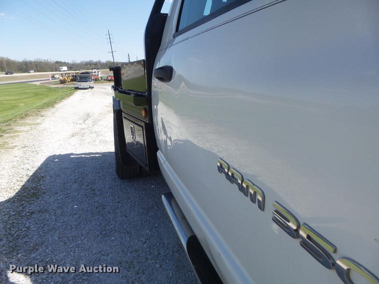 image for item DC7323 2006 Dodge Ram 3500 bale bed pickup truck