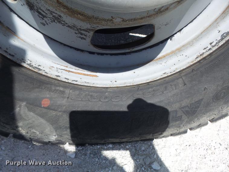 image for item DC7323 2006 Dodge Ram 3500 bale bed pickup truck