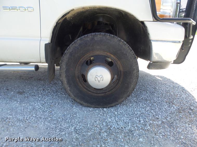 image for item DC7323 2006 Dodge Ram 3500 bale bed pickup truck