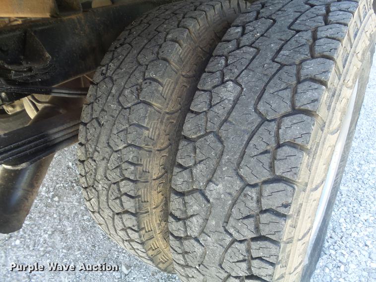 image for item DC7323 2006 Dodge Ram 3500 bale bed pickup truck