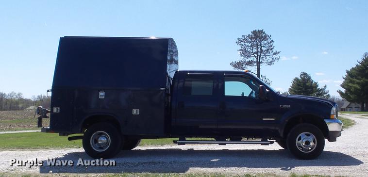 image for item DC7324 2004 Ford F350 Super Duty Lariat Crew Cab utility bed pickup truck