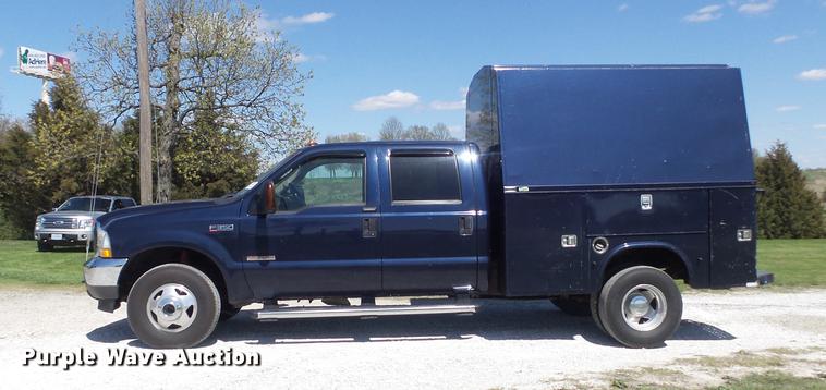 image for item DC7324 2004 Ford F350 Super Duty Lariat Crew Cab utility bed pickup truck