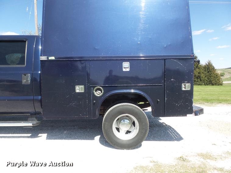 image for item DC7324 2004 Ford F350 Super Duty Lariat Crew Cab utility bed pickup truck