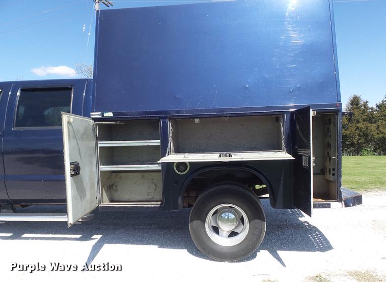 image for item DC7324 2004 Ford F350 Super Duty Lariat Crew Cab utility bed pickup truck