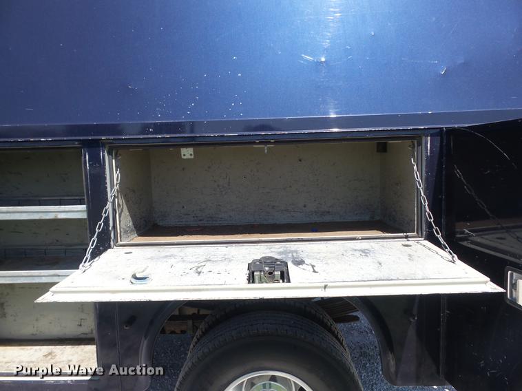 image for item DC7324 2004 Ford F350 Super Duty Lariat Crew Cab utility bed pickup truck